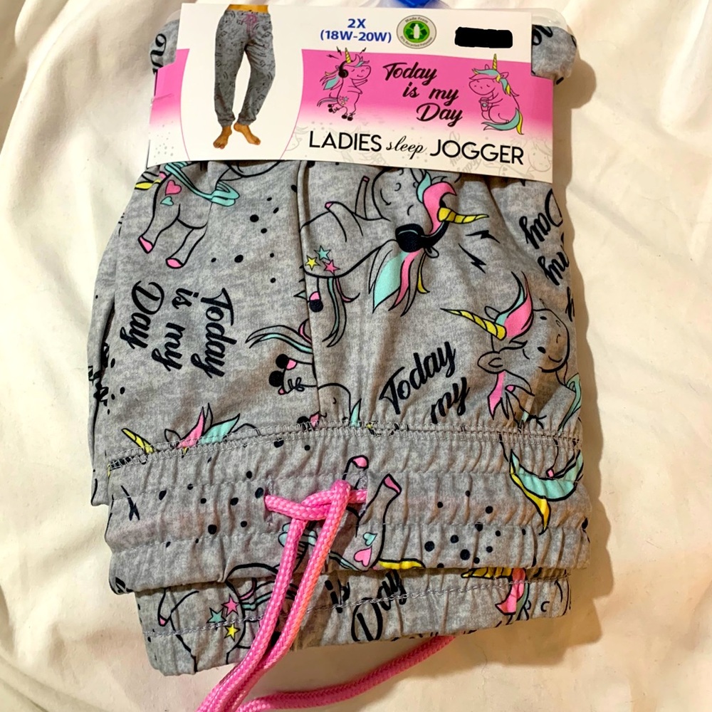 NWT. Women’s pajama joggers.